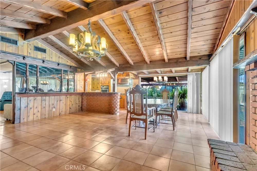7522 Radford Avenue North Hollywood, CA 91605