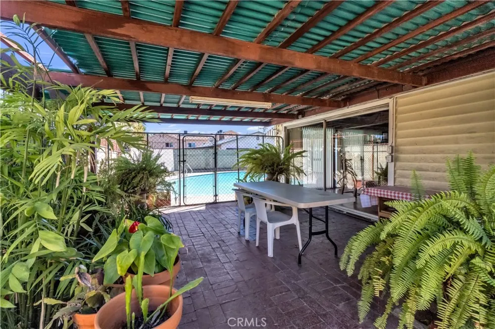 7522 Radford Avenue North Hollywood, CA 91605