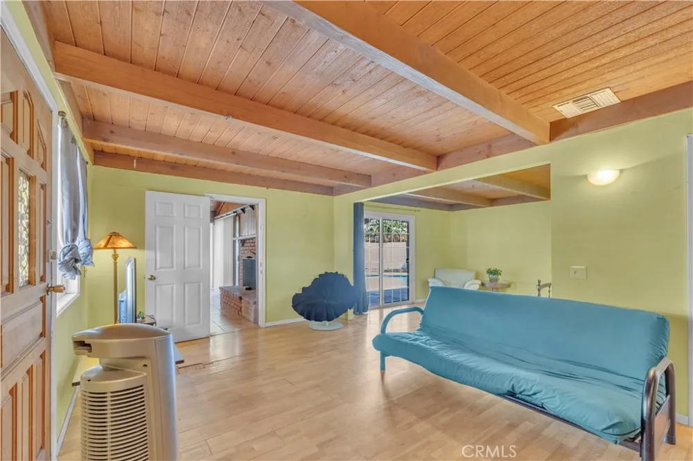 7522 Radford Avenue North Hollywood, CA 91605