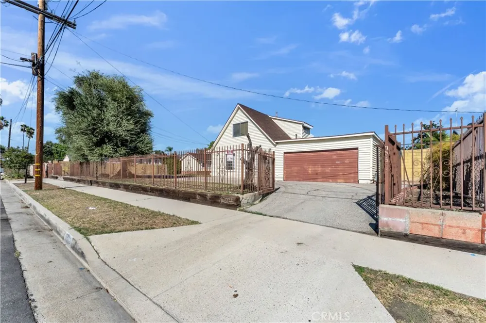 7522 Radford Avenue North Hollywood, CA 91605
