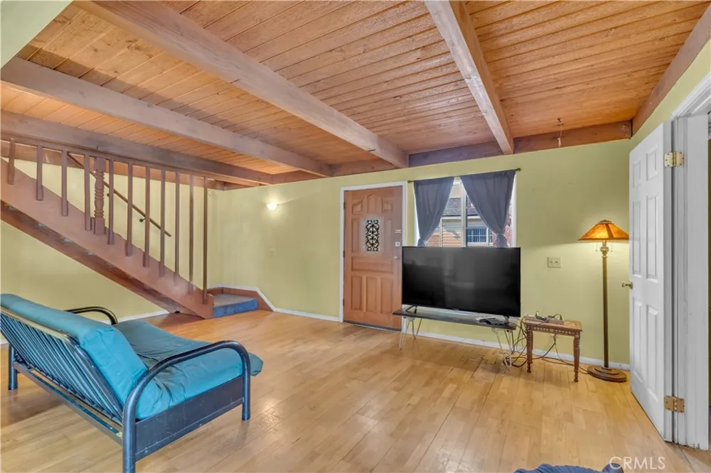 7522 Radford Avenue North Hollywood, CA 91605