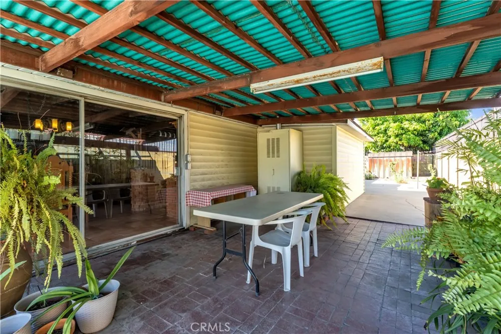 7522 Radford Avenue North Hollywood, CA 91605