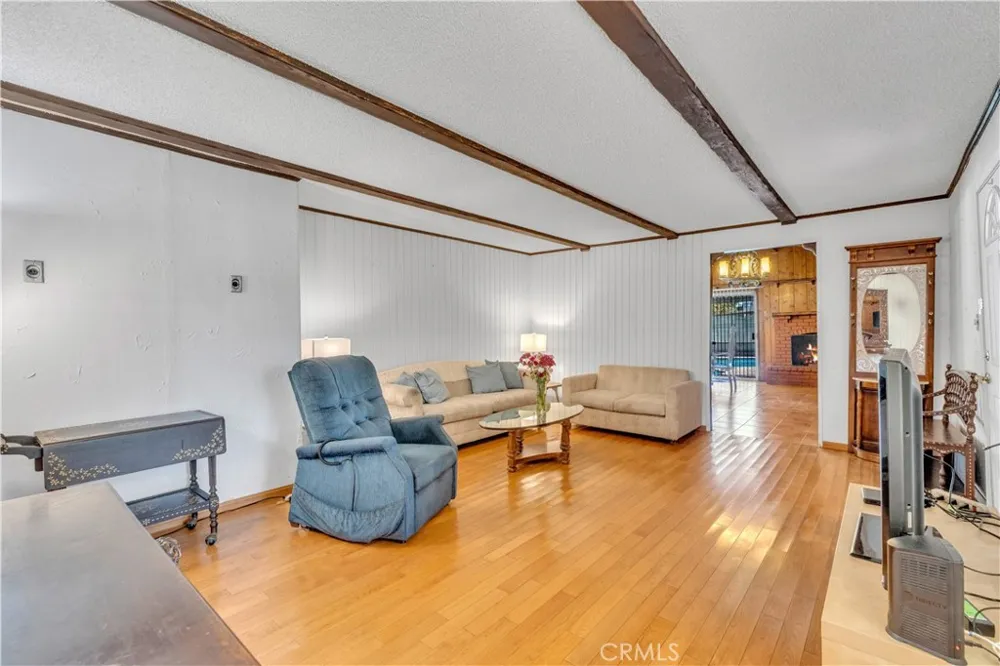 7522 Radford Avenue North Hollywood, CA 91605