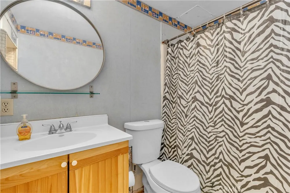 7522 Radford Avenue North Hollywood, CA 91605