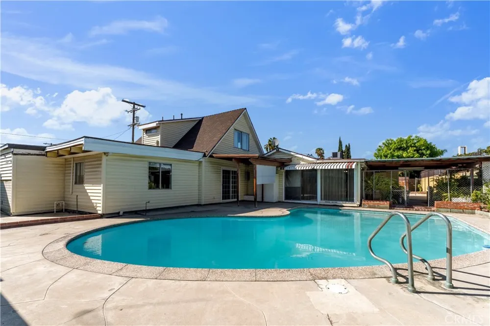 7522 Radford Avenue North Hollywood, CA 91605