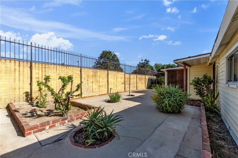 7522 Radford Avenue North Hollywood, CA 91605