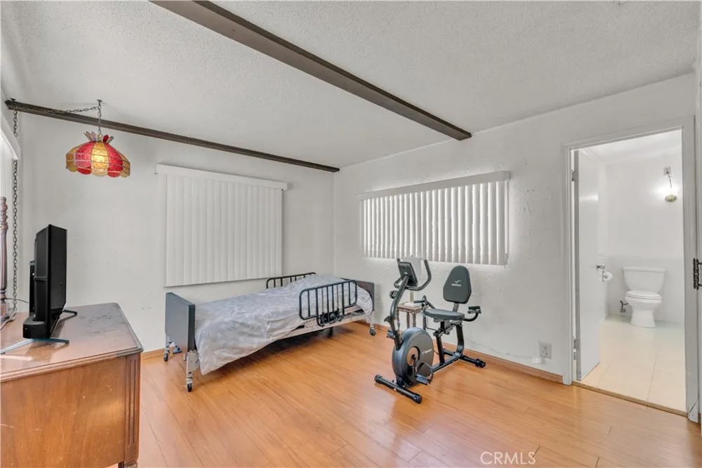 7522 Radford Avenue North Hollywood, CA 91605