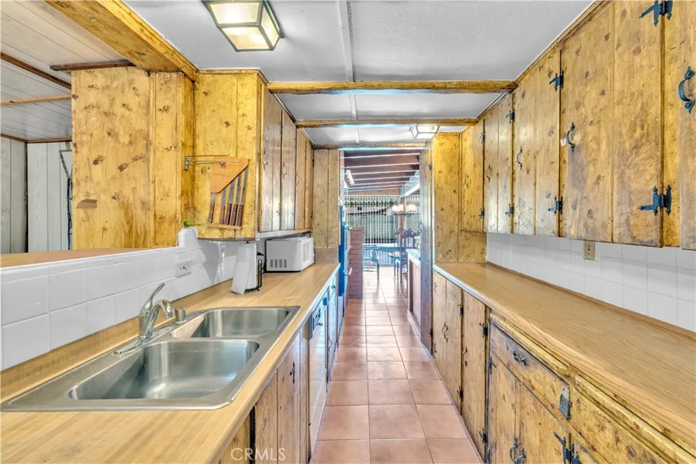 7522 Radford Avenue North Hollywood, CA 91605