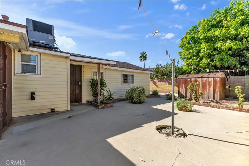 7522 Radford Avenue North Hollywood, CA 91605