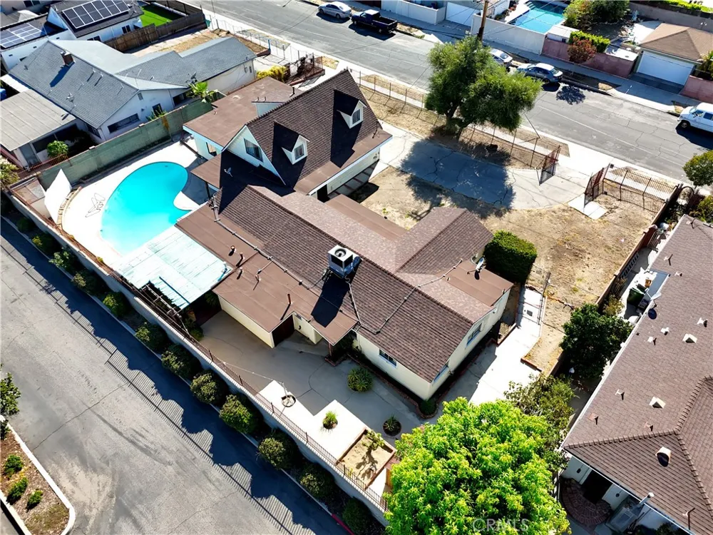 7522 Radford Avenue North Hollywood, CA 91605