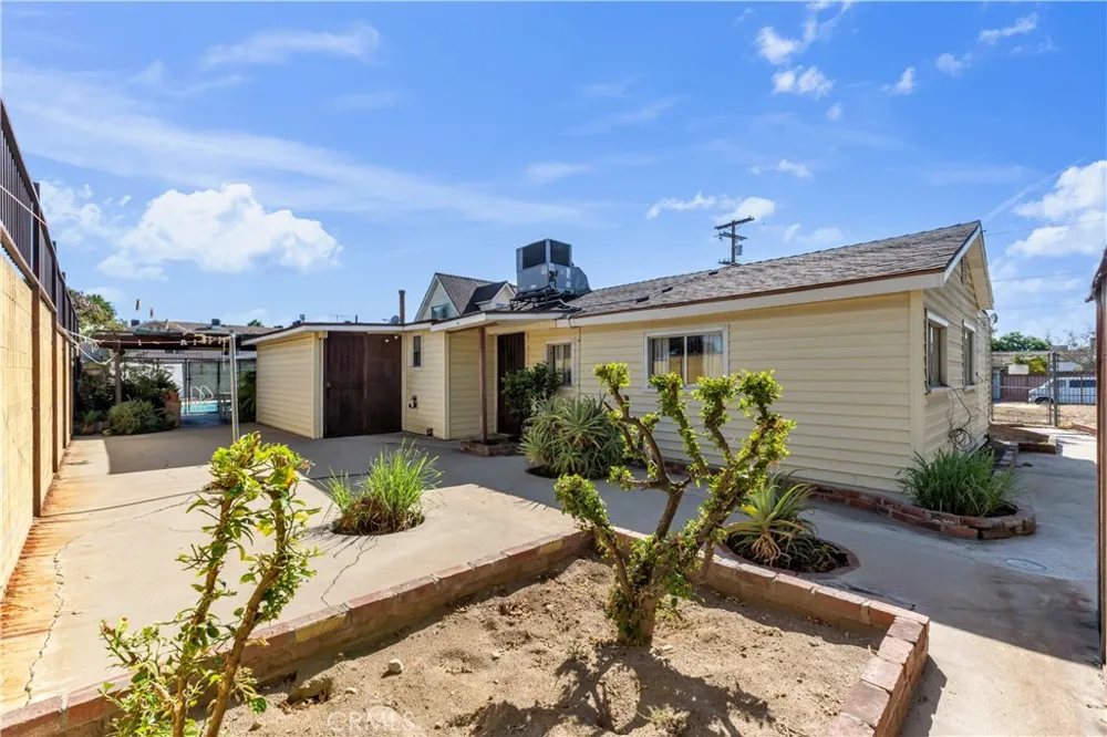 7522 Radford Avenue North Hollywood, CA 91605