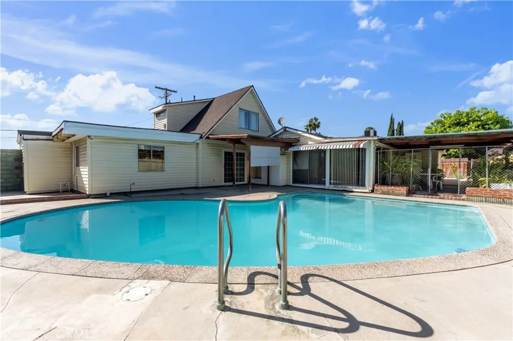 7522 Radford Avenue North Hollywood, CA 91605