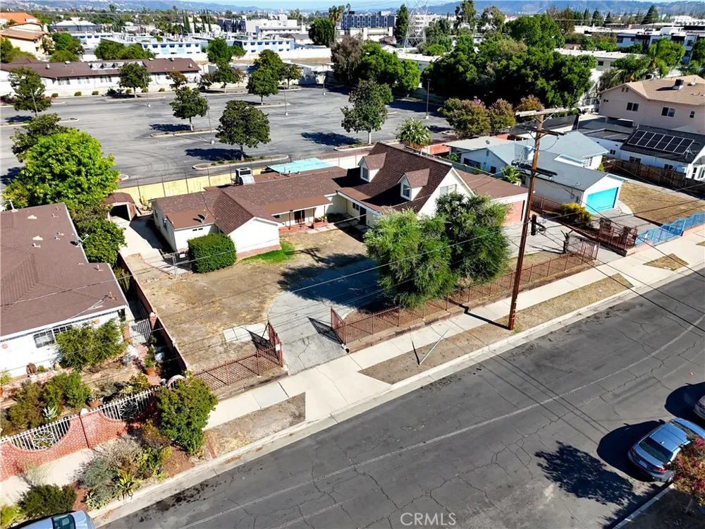 7522 Radford Avenue North Hollywood, CA 91605