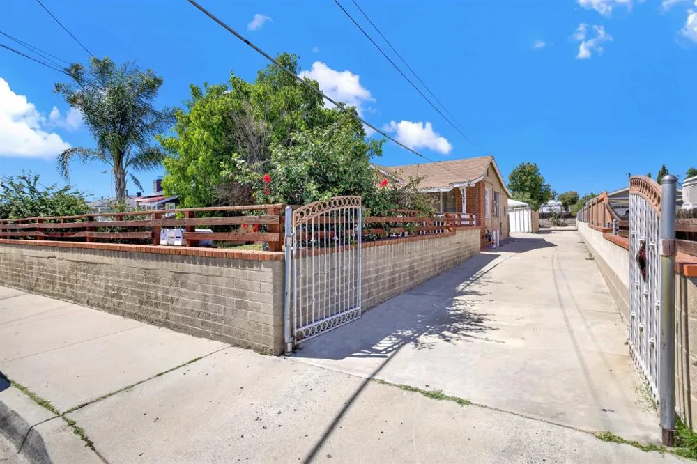 1336 Peach Avenue El Cajon, CA 92021