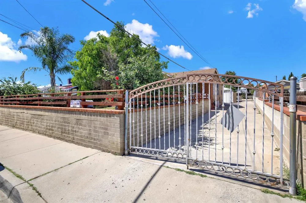 1336 Peach Avenue El Cajon, CA 92021