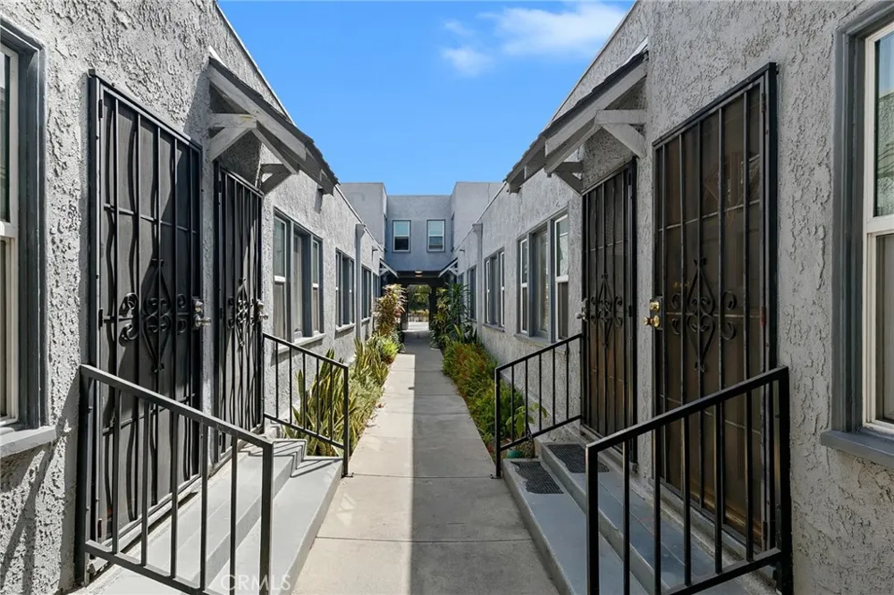 1059 Gladys Long Beach, CA 90804