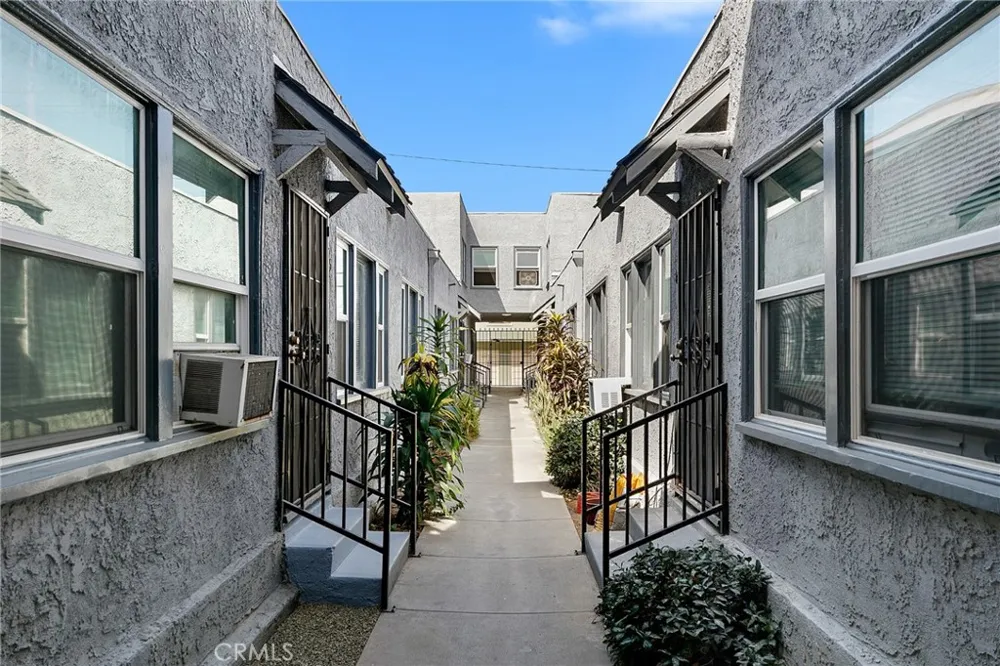 1059 Gladys Long Beach, CA 90804