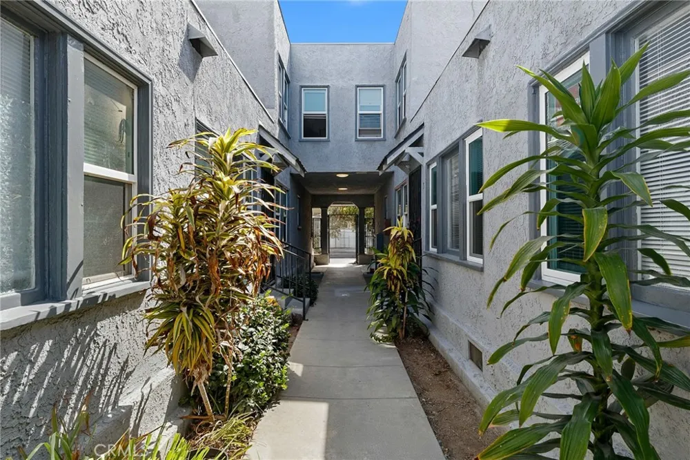 1059 Gladys Long Beach, CA 90804