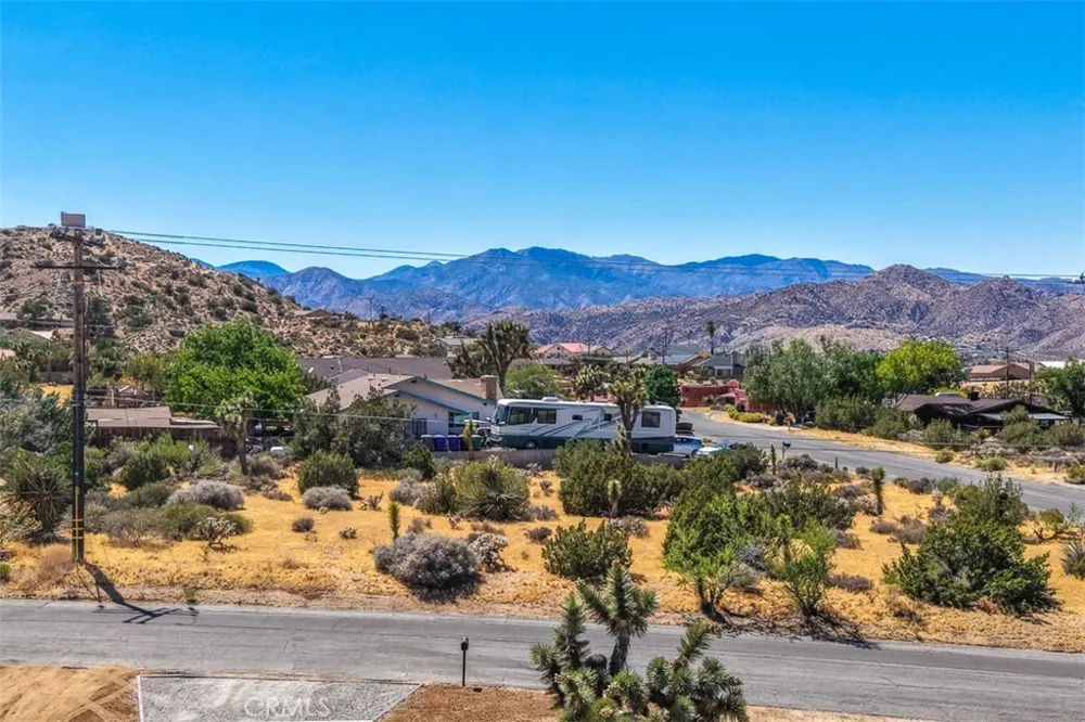 8469 Deer Yucca Valley, CA 92284
