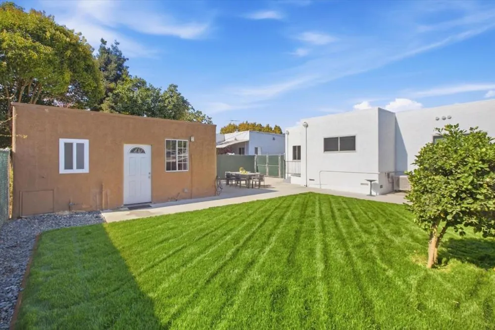1130 Sevier Avenue Menlo Park, CA 94025