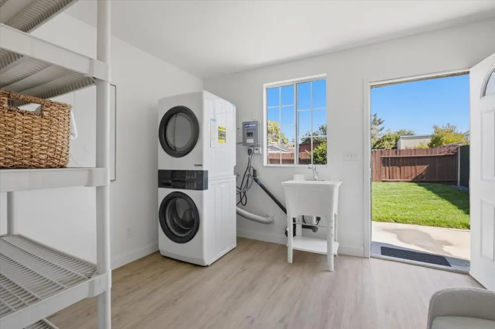 1130 Sevier Avenue Menlo Park, CA 94025