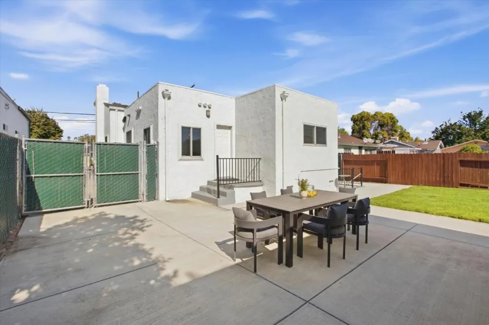 1130 Sevier Avenue Menlo Park, CA 94025