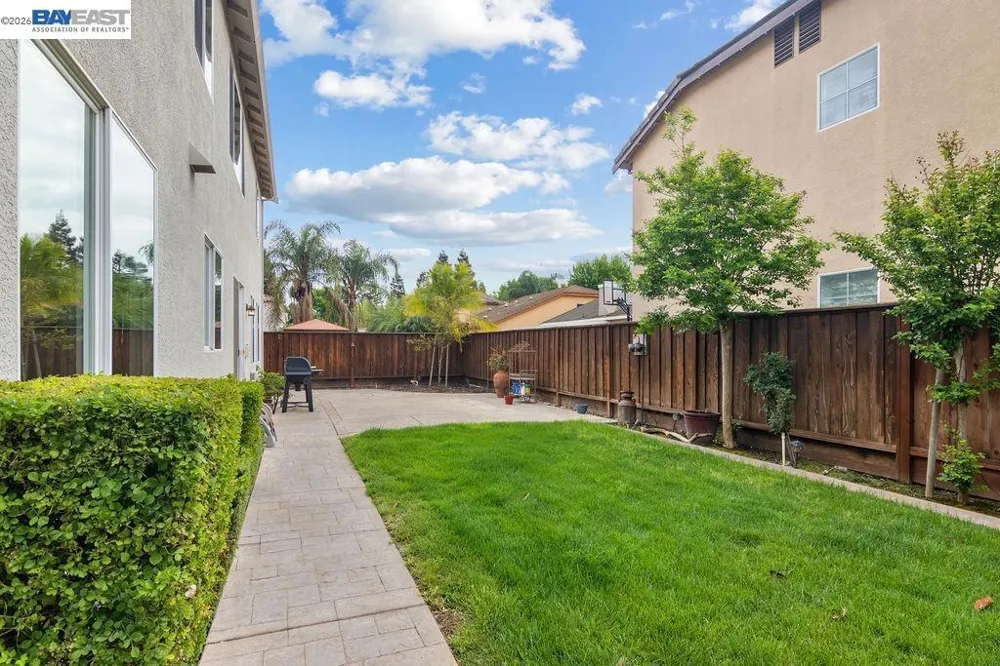 3400 Fallen Oak Dr Modesto, CA 95355