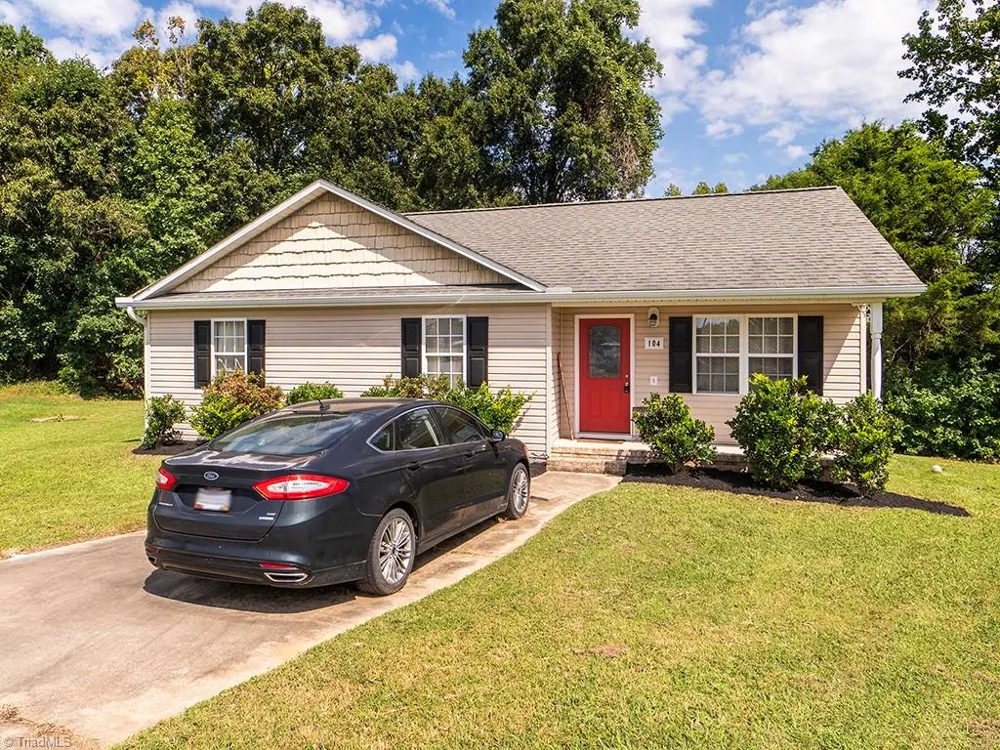 104 Taylors Court Burlington, NC 27217