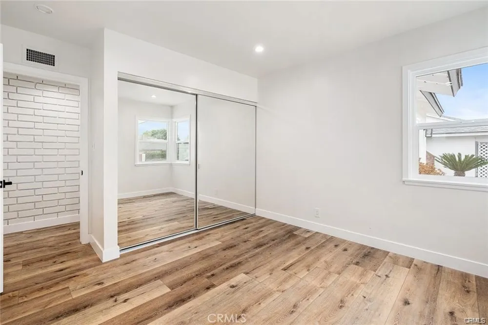 19851 Bassett Street Winnetka, CA 91306