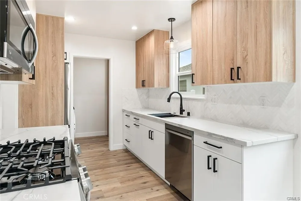 19851 Bassett Street Winnetka, CA 91306
