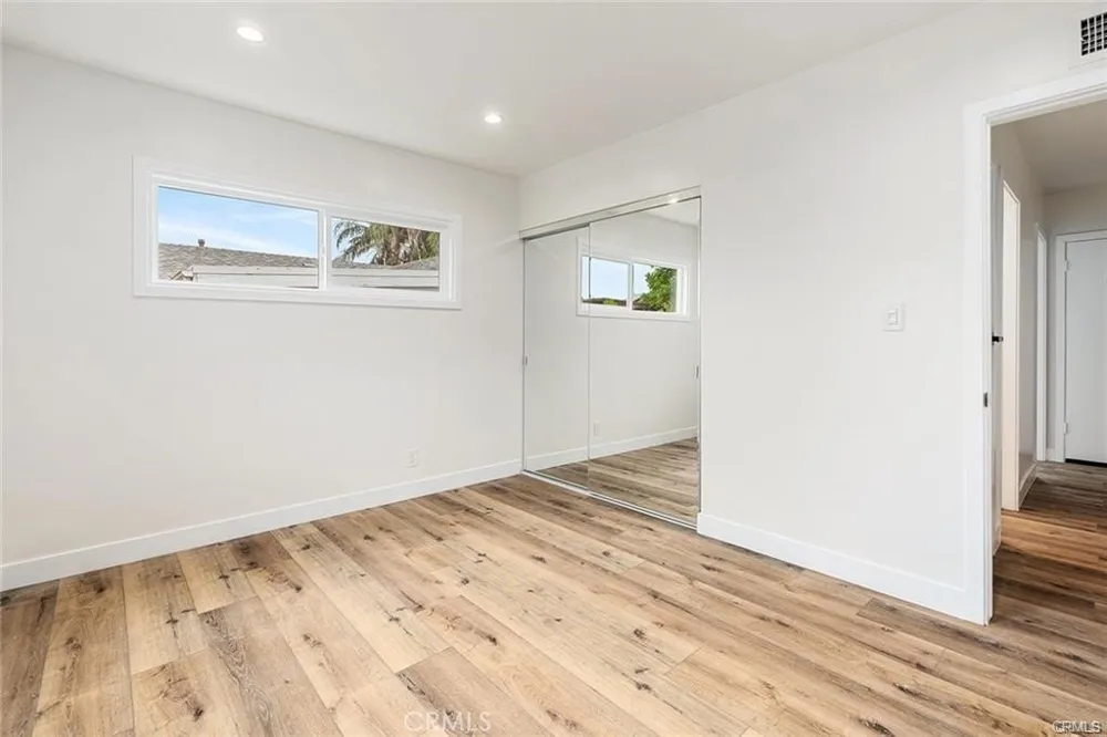 19851 Bassett Street Winnetka, CA 91306