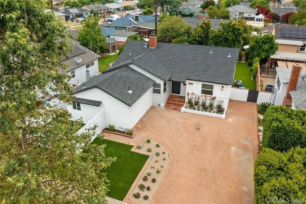 19851 Bassett Street Winnetka, CA 91306