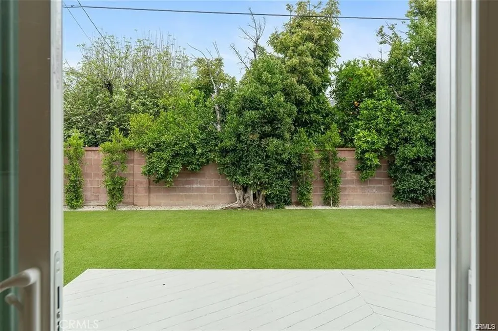 19851 Bassett Street Winnetka, CA 91306