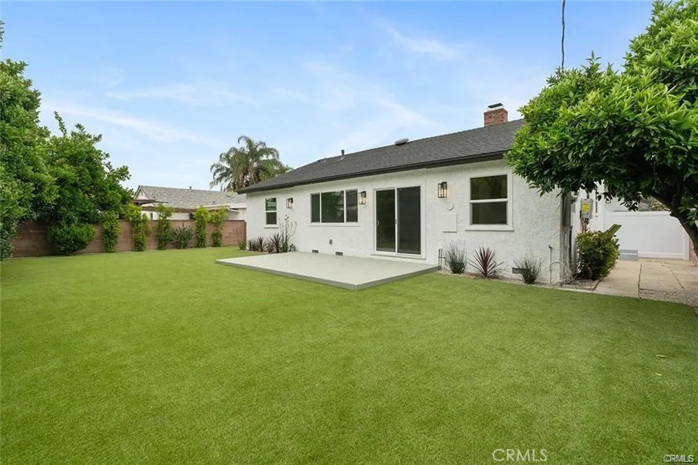 19851 Bassett Street Winnetka, CA 91306