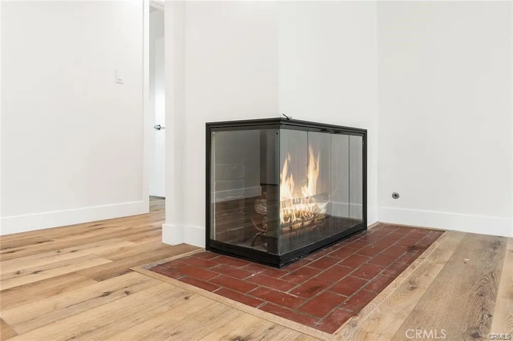 19851 Bassett Street Winnetka, CA 91306