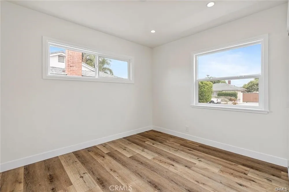 19851 Bassett Street Winnetka, CA 91306