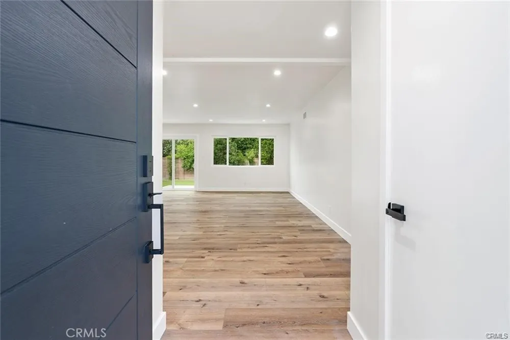 19851 Bassett Street Winnetka, CA 91306