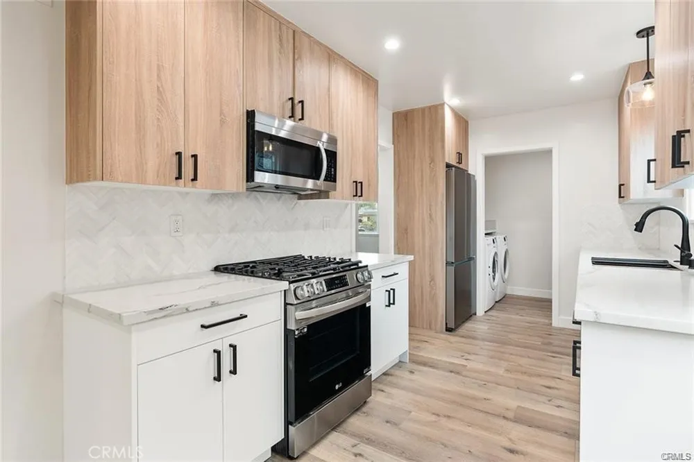 19851 Bassett Street Winnetka, CA 91306