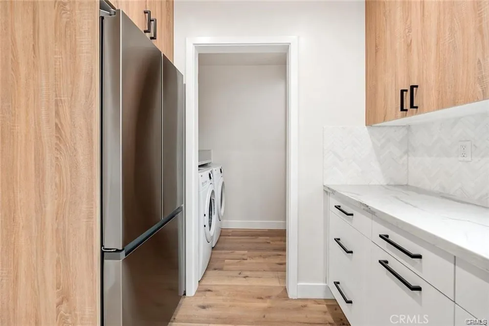 19851 Bassett Street Winnetka, CA 91306