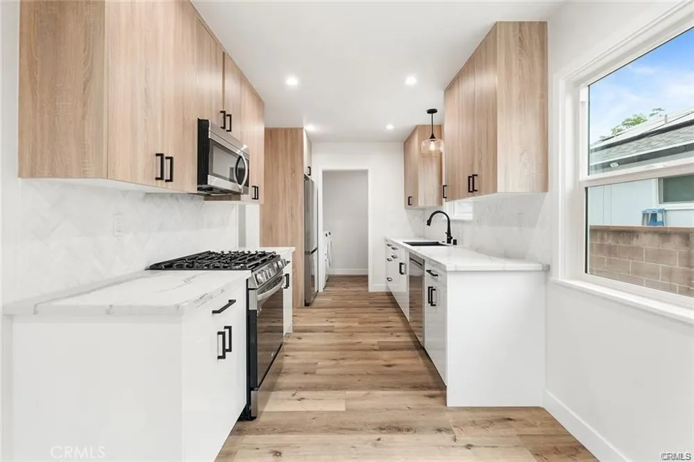 19851 Bassett Street Winnetka, CA 91306