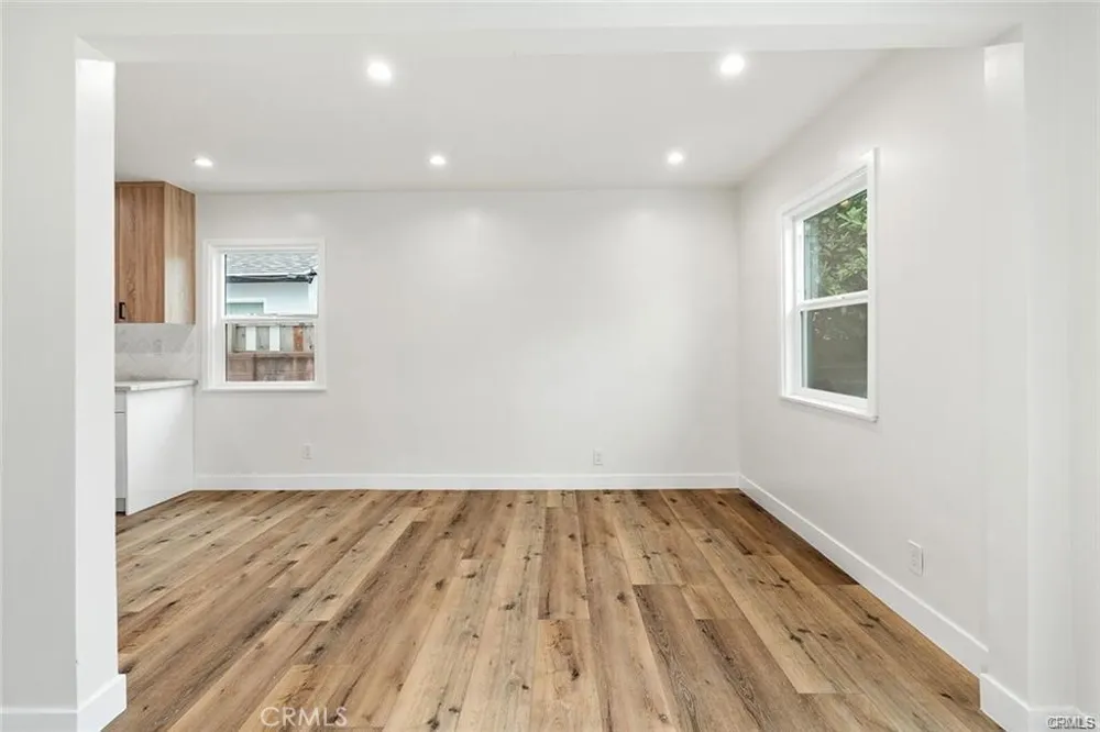 19851 Bassett Street Winnetka, CA 91306