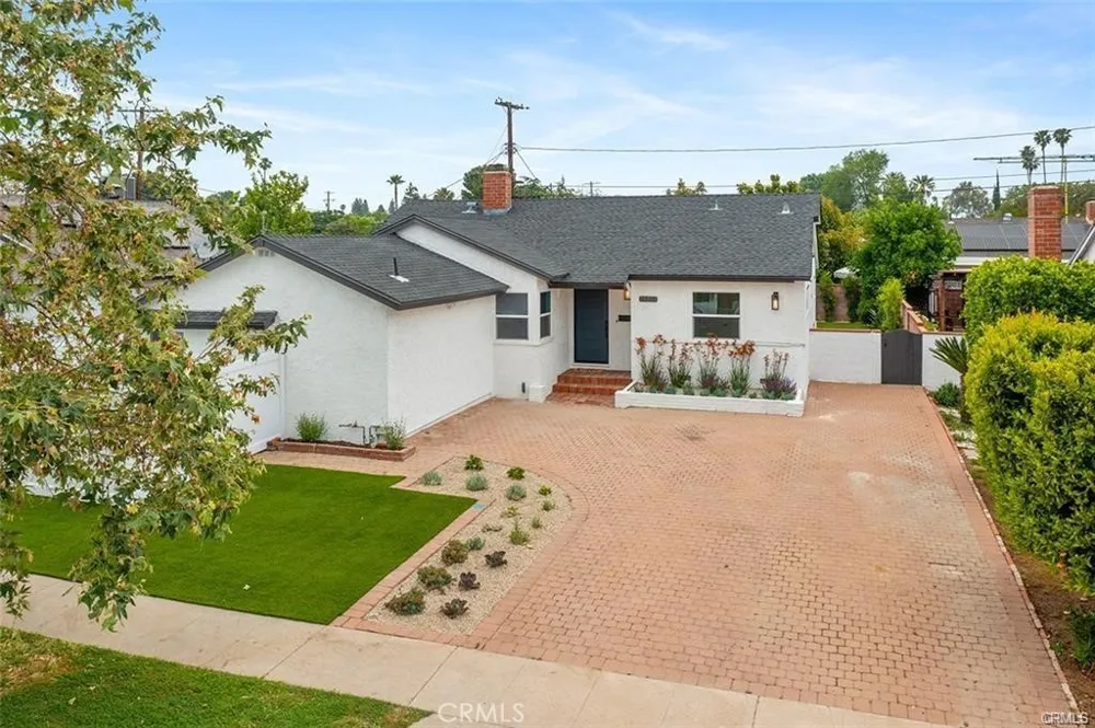 19851 Bassett Street Winnetka, CA 91306