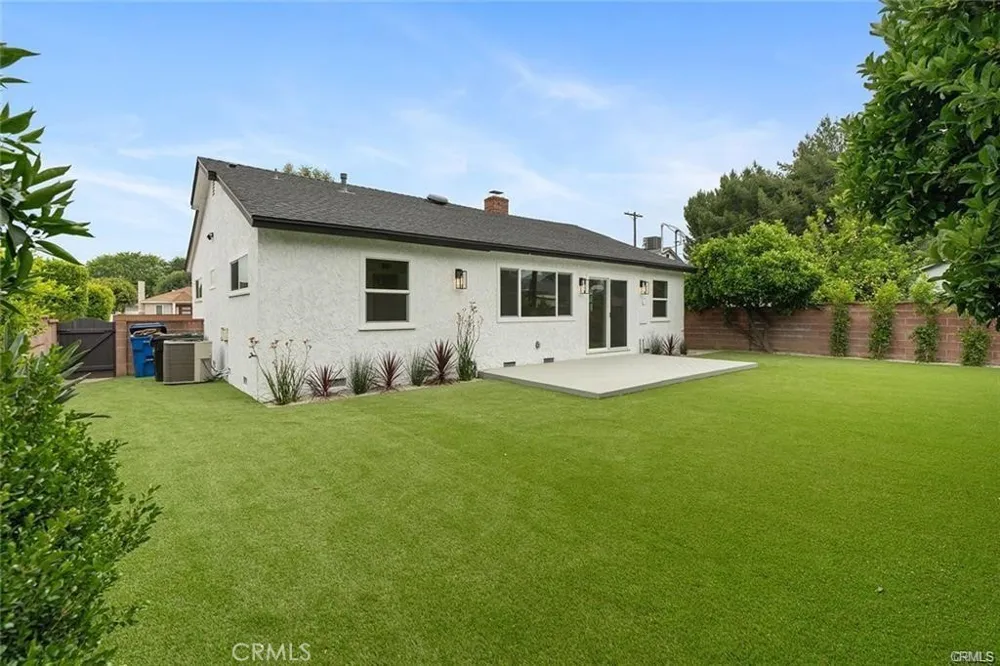 19851 Bassett Street Winnetka, CA 91306