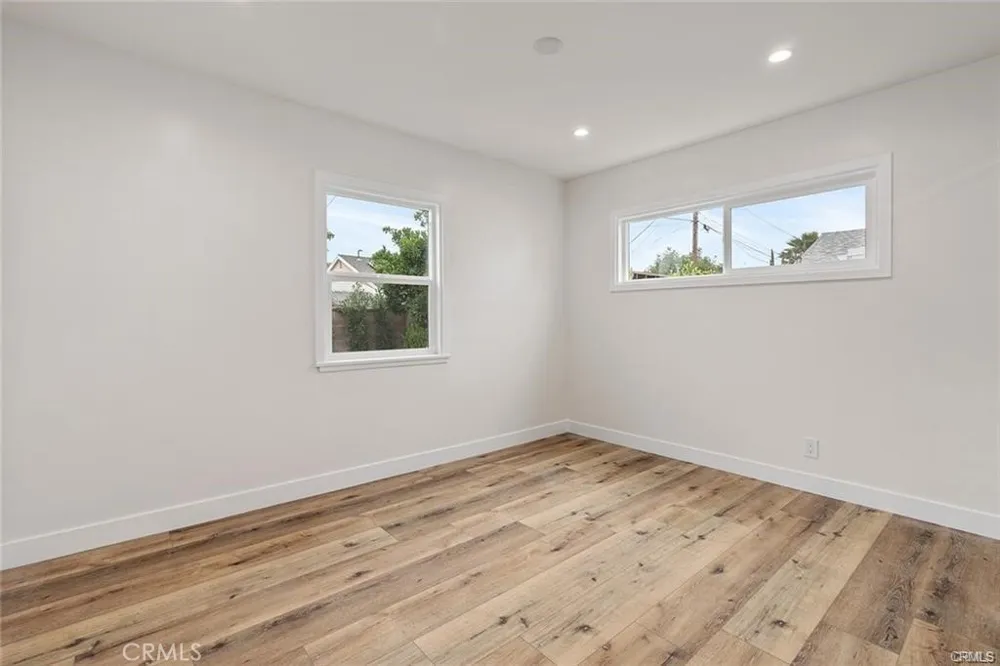 19851 Bassett Street Winnetka, CA 91306
