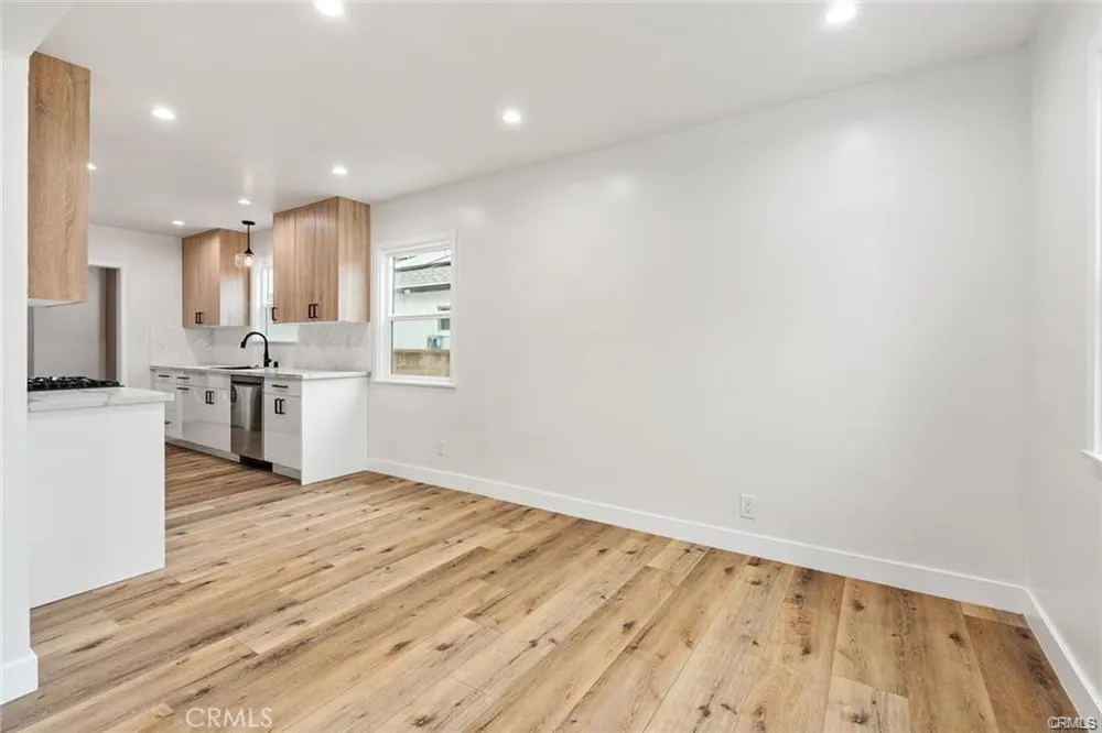 19851 Bassett Street Winnetka, CA 91306
