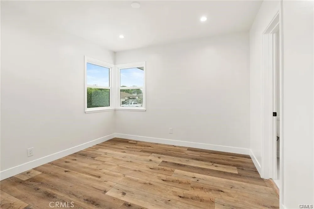 19851 Bassett Street Winnetka, CA 91306
