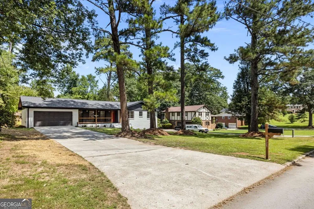 5125 Flakes Mill RD Ellenwood, GA 30294