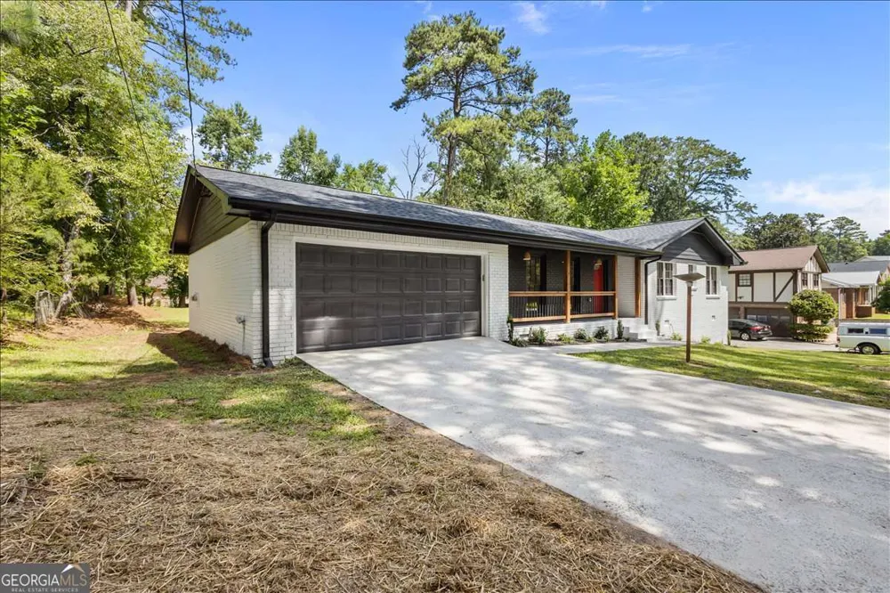 5125 Flakes Mill RD Ellenwood, GA 30294