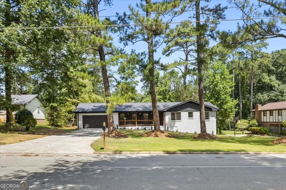 5125 Flakes Mill RD Ellenwood, GA 30294