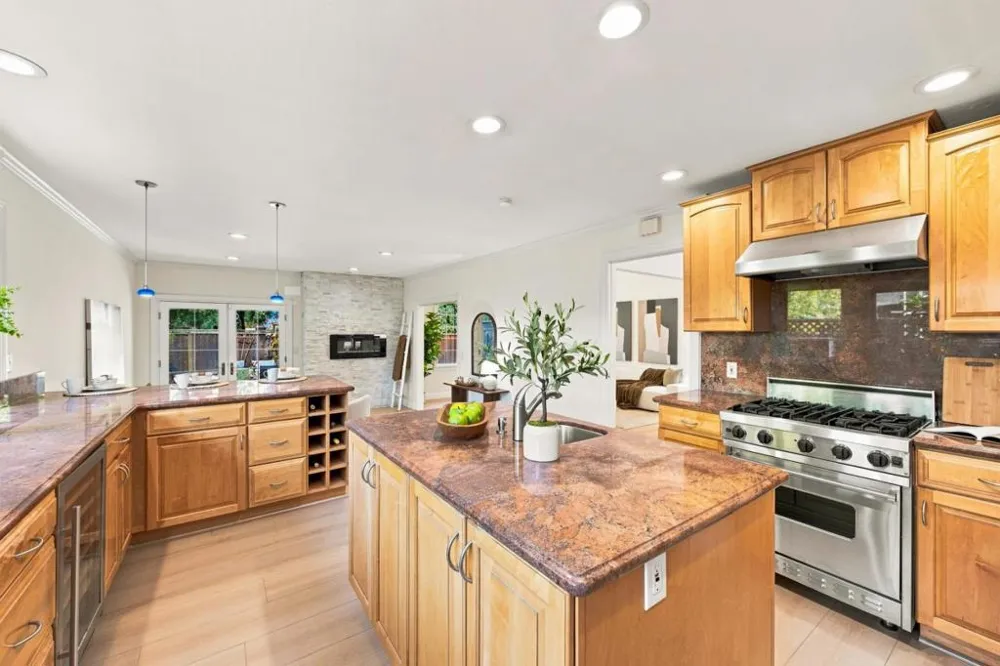 1005 Iris Avenue Sunnyvale, CA 94086